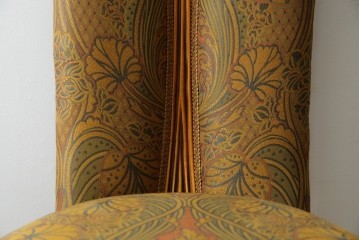中古　美品　高級ブランド家具　CLイタリア(CLItalia)社　気品あふれる優雅なデザインが魅力のダイニングチェア(サロンチェア、ハイバックチェア、椅子、イス)(定価約55万円)(R-066587)