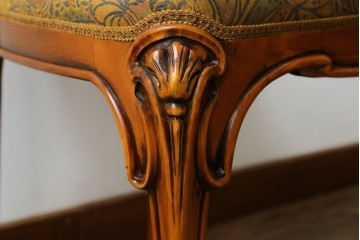 中古　美品　高級ブランド家具　CLイタリア(CLItalia)社　気品あふれる優雅なデザインが魅力のダイニングチェア(サロンチェア、ハイバックチェア、椅子、イス)(定価約55万円)(R-066587)