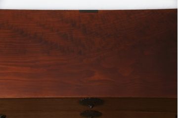 和製アンティーク　庄内地方　前面欅(ケヤキ)材　杢目が美しい刀箪笥(ローボード、ローチェスト、テレビ台、テレビボード、引き出し、時代箪笥)(R-066594)