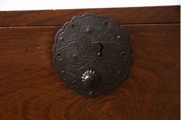 和製アンティーク　庄内地方　前面欅(ケヤキ)材　杢目が美しい刀箪笥(ローボード、ローチェスト、テレビ台、テレビボード、引き出し、時代箪笥)(R-066594)