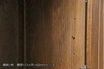 中古　美品　特注品　インテリアえぞ(EZO)製　蝦夷(えぞ)民芸　ナラ材　アンティーク調のクラシカルなデザインが魅力のサイドキャビネット(サイドボード、収納棚、戸棚、サイドテーブル)(R-066595)