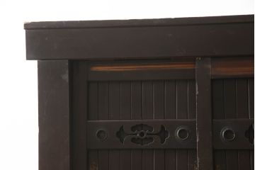 和製アンティーク　希少サイズ!!　重厚感のある佇まいが魅力の五尺水屋箪笥(食器棚、収納棚、重ね戸棚、時代箪笥、茶箪笥、キャビネット)(R-066597)
