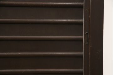 和製アンティーク　希少サイズ!!　重厚感のある佇まいが魅力の五尺水屋箪笥(食器棚、収納棚、重ね戸棚、時代箪笥、茶箪笥、キャビネット)(R-066597)