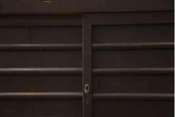 和製アンティーク　希少サイズ!!　重厚感のある佇まいが魅力の五尺水屋箪笥(食器棚、収納棚、重ね戸棚、時代箪笥、茶箪笥、キャビネット)(R-066597)