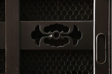 和製アンティーク　重厚感のある佇まいが魅力の五尺水屋箪笥サイドボード(食器棚、収納棚、戸棚、時代箪笥、茶箪笥、サイドキャビネット、テレビ台、テレビボード)(R-066598)