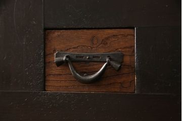 和製アンティーク　重厚感のある佇まいが魅力の五尺水屋箪笥サイドボード(食器棚、収納棚、戸棚、時代箪笥、茶箪笥、サイドキャビネット、テレビ台、テレビボード)(R-066598)