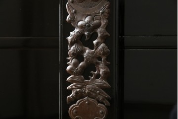 和製アンティーク　美品!!　漆塗り　鳥の意匠を凝らした打ち出し金具が目を引く庄内箪笥(収納タンス、引き出し、閂、かんぬき、時代箪笥、サイドチェスト、衣装箪笥)(R-066600)