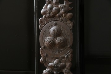 和製アンティーク　美品!!　漆塗り　鳥の意匠を凝らした打ち出し金具が目を引く庄内箪笥(収納タンス、引き出し、閂、かんぬき、時代箪笥、サイドチェスト、衣装箪笥)(R-066600)