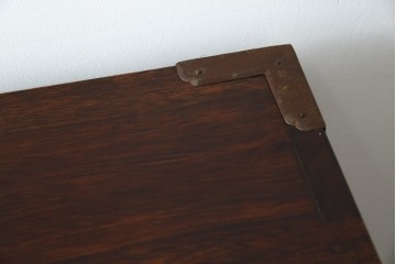 和製アンティーク　美品!!　漆塗り　鳥の意匠を凝らした打ち出し金具が目を引く庄内箪笥(収納タンス、引き出し、閂、かんぬき、時代箪笥、サイドチェスト、衣装箪笥)(R-066600)