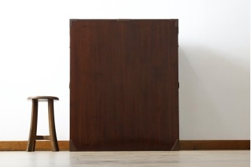 和製アンティーク　美品!!　漆塗り　鳥の意匠を凝らした打ち出し金具が目を引く庄内箪笥(収納タンス、引き出し、閂、かんぬき、時代箪笥、サイドチェスト、衣装箪笥)(R-066600)