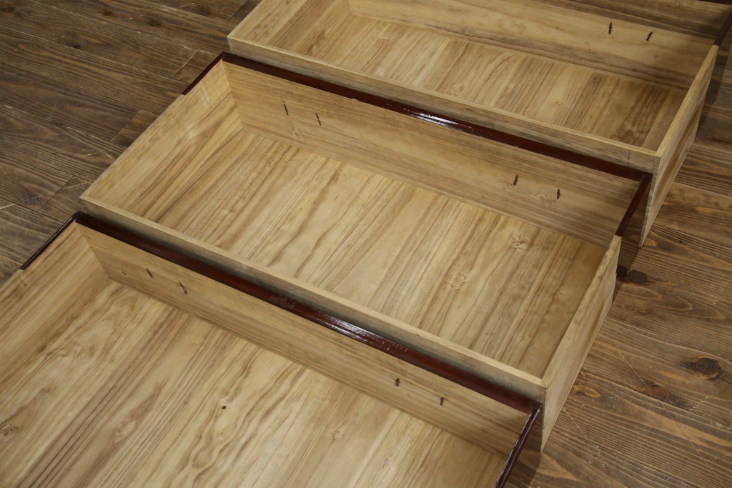 和製アンティーク　美品!!　漆塗り　鳥の意匠を凝らした打ち出し金具が目を引く庄内箪笥(収納タンス、引き出し、閂、かんぬき、時代箪笥、サイドチェスト、衣装箪笥)(R-066600)