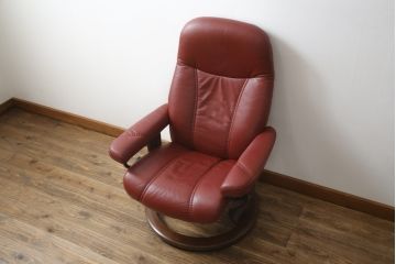 中古　ノルウェー製　EKORNES(エコーネス)　Sサイズ　コンサルシリーズ　クラシック　本革(レザー)　高級感漂う佇まいが魅力のオットマン付きストレスレスチェア(リクライニングチェア、一人掛けソファ、アームチェア、フットスツール、北欧)(R-066605)