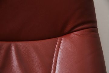 中古　ノルウェー製　EKORNES(エコーネス)　Sサイズ　コンサルシリーズ　クラシック　本革(レザー)　高級感漂う佇まいが魅力のオットマン付きストレスレスチェア(リクライニングチェア、一人掛けソファ、アームチェア、フットスツール、北欧)(R-066605)