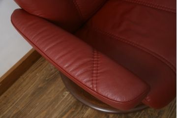 中古　ノルウェー製　EKORNES(エコーネス)　Sサイズ　コンサルシリーズ　クラシック　本革(レザー)　高級感漂う佇まいが魅力のオットマン付きストレスレスチェア(リクライニングチェア、一人掛けソファ、アームチェア、フットスツール、北欧)(R-066605)
