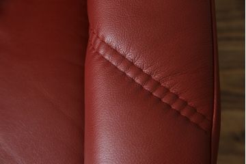 中古　ノルウェー製　EKORNES(エコーネス)　Sサイズ　コンサルシリーズ　クラシック　本革(レザー)　高級感漂う佇まいが魅力のオットマン付きストレスレスチェア(リクライニングチェア、一人掛けソファ、アームチェア、フットスツール、北欧)(R-066605)