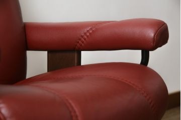 中古　ノルウェー製　EKORNES(エコーネス)　Sサイズ　コンサルシリーズ　クラシック　本革(レザー)　高級感漂う佇まいが魅力のオットマン付きストレスレスチェア(リクライニングチェア、一人掛けソファ、アームチェア、フットスツール、北欧)(R-066605)