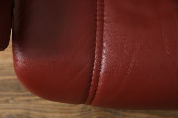 中古　ノルウェー製　EKORNES(エコーネス)　Sサイズ　コンサルシリーズ　クラシック　本革(レザー)　高級感漂う佇まいが魅力のオットマン付きストレスレスチェア(リクライニングチェア、一人掛けソファ、アームチェア、フットスツール、北欧)(R-066605)