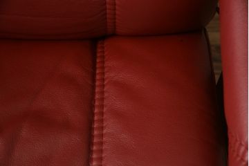 中古　ノルウェー製　EKORNES(エコーネス)　Sサイズ　コンサルシリーズ　クラシック　本革(レザー)　高級感漂う佇まいが魅力のオットマン付きストレスレスチェア(リクライニングチェア、一人掛けソファ、アームチェア、フットスツール、北欧)(R-066605)