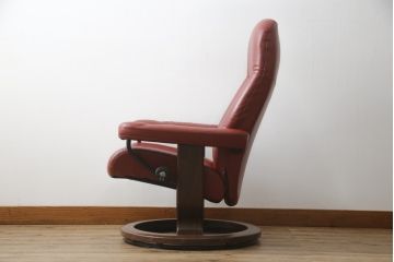 中古　ノルウェー製　EKORNES(エコーネス)　Sサイズ　コンサルシリーズ　クラシック　本革(レザー)　高級感漂う佇まいが魅力のオットマン付きストレスレスチェア(リクライニングチェア、一人掛けソファ、アームチェア、フットスツール、北欧)(R-066605)