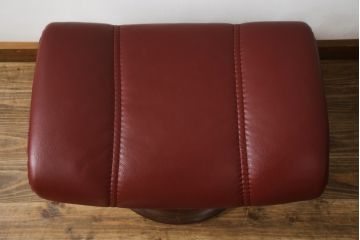 中古　ノルウェー製　EKORNES(エコーネス)　Sサイズ　コンサルシリーズ　クラシック　本革(レザー)　高級感漂う佇まいが魅力のオットマン付きストレスレスチェア(リクライニングチェア、一人掛けソファ、アームチェア、フットスツール、北欧)(R-066605)