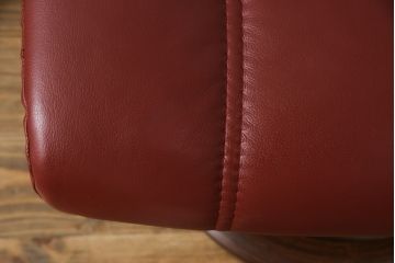 中古　ノルウェー製　EKORNES(エコーネス)　Sサイズ　コンサルシリーズ　クラシック　本革(レザー)　高級感漂う佇まいが魅力のオットマン付きストレスレスチェア(リクライニングチェア、一人掛けソファ、アームチェア、フットスツール、北欧)(R-066605)