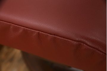 中古　ノルウェー製　EKORNES(エコーネス)　Sサイズ　コンサルシリーズ　クラシック　本革(レザー)　高級感漂う佇まいが魅力のオットマン付きストレスレスチェア(リクライニングチェア、一人掛けソファ、アームチェア、フットスツール、北欧)(R-066605)