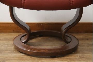 中古　ノルウェー製　EKORNES(エコーネス)　Sサイズ　コンサルシリーズ　クラシック　本革(レザー)　高級感漂う佇まいが魅力のオットマン付きストレスレスチェア(リクライニングチェア、一人掛けソファ、アームチェア、フットスツール、北欧)(R-066605)