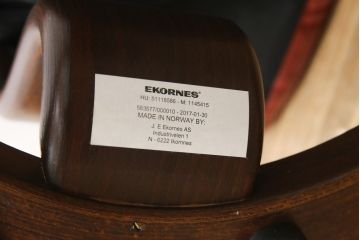 中古　ノルウェー製　EKORNES(エコーネス)　Sサイズ　コンサルシリーズ　クラシック　本革(レザー)　高級感漂う佇まいが魅力のオットマン付きストレスレスチェア(リクライニングチェア、一人掛けソファ、アームチェア、フットスツール、北欧)(R-066605)