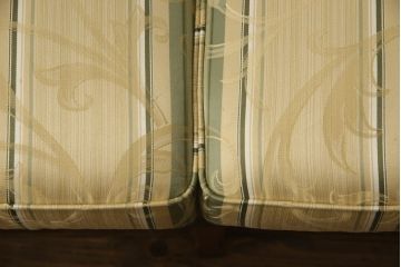 中古　美品!!　マルニ木工(MARUNI)　地中海シリーズ　サランテ　クラシカルなデザインのファブリックが目を引くラブシート(2.5人掛けソファ、2人掛けソファ、3人掛けソファ、アームソファ)(定価約32万円)(R-066606)