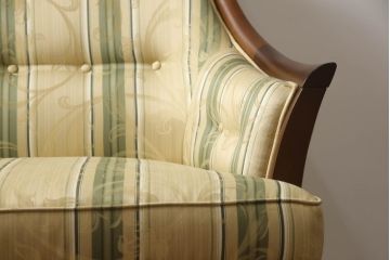 中古　美品!!　マルニ木工(MARUNI)　地中海シリーズ　サランテ　クラシカルなデザインのファブリックが目を引くラブシート(2.5人掛けソファ、2人掛けソファ、3人掛けソファ、アームソファ)(定価約32万円)(R-066606)