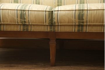 中古　美品!!　マルニ木工(MARUNI)　地中海シリーズ　サランテ　クラシカルなデザインのファブリックが目を引くラブシート(2.5人掛けソファ、2人掛けソファ、3人掛けソファ、アームソファ)(定価約32万円)(R-066606)