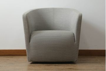 中古　極美品　arflex(アルフレックス)　PANETUN(パネトゥーン)　回転式　シンプルなデザインが魅力のラウンジチェア(パーソナルチェア、一人掛けソファ、1人掛けソファ、アームチェア、回転椅子、回転イス)(定価約30万円)(R-066615)