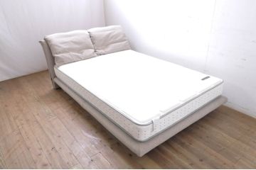 中古　超美品　ACTUS(アクタス)　ソシア(SOSIA)　ドリームベッド(dream bed)　ヘッドクッション付き　上質なくつろぎの時間を演出するNOSTAGE MATTRESS(ノスタージュ マットレス)付きダブルベッド(ベッドフレーム、マットレス、ヘッドボード)(定価:ベッドフレーム約12万円/マットレス約14万円)(R-066619)