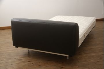 中古　Cassina(カッシーナ)　L31　SITE(サイト)　洗練された佇まいが魅力のセミダブルベッド(ベッドフレーム、マットレス)(定価約60万円)(R-066620)