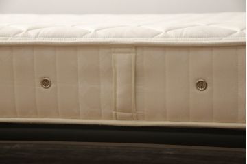 中古　Cassina(カッシーナ)　L31　SITE(サイト)　洗練された佇まいが魅力のセミダブルベッド(ベッドフレーム、マットレス)(定価約60万円)(R-066620)