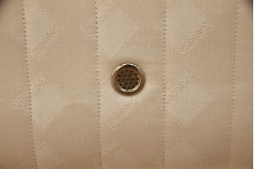 中古　Cassina(カッシーナ)　L31　SITE(サイト)　洗練された佇まいが魅力のセミダブルベッド(ベッドフレーム、マットレス)(定価約60万円)(R-066620)