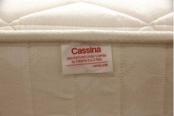 中古　Cassina(カッシーナ)　L31　SITE(サイト)　洗練された佇まいが魅力のセミダブルベッド(ベッドフレーム、マットレス)(定価約60万円)(R-066620)