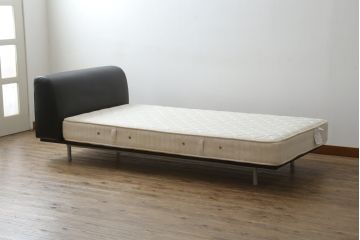 中古　Cassina(カッシーナ)　L31　SITE(サイト)　洗練された佇まいが魅力のシングルベッド(ベッドフレーム、マットレス)(定価約50万円)(R-066621)