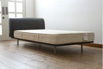 中古　Cassina(カッシーナ)　L31　SITE(サイト)　洗練された佇まいが魅力のシングルベッド(ベッドフレーム、マットレス)(定価約50万円)(R-066621)