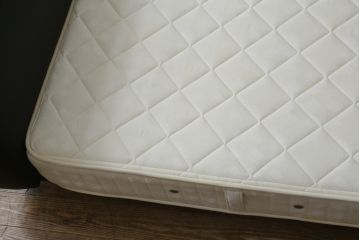 中古　Cassina(カッシーナ)　L31　SITE(サイト)　洗練された佇まいが魅力のシングルベッド(ベッドフレーム、マットレス)(定価約50万円)(R-066621)