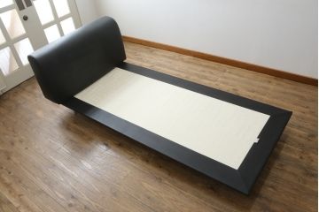 中古　Cassina(カッシーナ)　L31　SITE(サイト)　洗練された佇まいが魅力のシングルベッド(ベッドフレーム、マットレス)(定価約50万円)(R-066621)