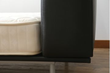 中古　Cassina(カッシーナ)　L31　SITE(サイト)　洗練された佇まいが魅力のシングルベッド(ベッドフレーム、マットレス)(定価約50万円)(R-066621)