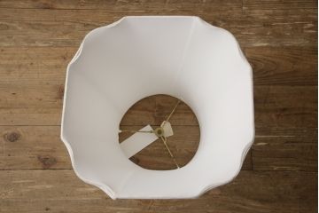 中古　展示品　美品!!　DREXEL HERITAGE(ドレクセルヘリテイジ)取り扱い　真鍮製　エレガントなデザインが魅力的な高級テーブルスタンド(クリスタル、卓上照明、シェード、テーブルスタンド、デスクスタンド、ナイトランプ)(R-066622)