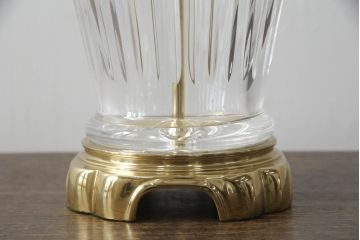 中古　展示品　美品!!　DREXEL HERITAGE(ドレクセルヘリテイジ)取り扱い　クリスタル　真鍮製　エレガントなデザインが魅力的な高級テーブルスタンド(卓上照明、シェード、テーブルスタンド、デスクスタンド、ナイトランプ)(R-066623)