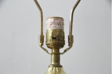 中古　展示品　美品!!　DREXEL HERITAGE(ドレクセルヘリテイジ)取り扱い　クリスタル　真鍮製　エレガントなデザインが魅力的な高級テーブルスタンド(卓上照明、シェード、テーブルスタンド、デスクスタンド、ナイトランプ)(R-066623)