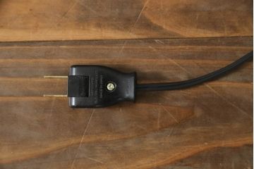 中古　展示品　美品!!　DREXEL HERITAGE(ドレクセルヘリテイジ)取り扱い　クリスタル　真鍮製　エレガントなデザインが魅力的な高級テーブルスタンド(卓上照明、シェード、テーブルスタンド、デスクスタンド、ナイトランプ)(R-066623)