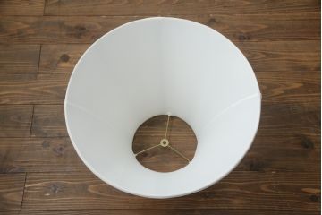 中古　展示品　美品!!　DREXEL HERITAGE(ドレクセルヘリテイジ)取り扱い　クリスタル　真鍮製　エレガントなデザインが魅力的な高級テーブルスタンド(卓上照明、シェード、テーブルスタンド、デスクスタンド、ナイトランプ)(R-066623)