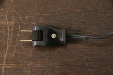 中古　展示品　美品!!　DREXEL HERITAGE(ドレクセルヘリテイジ)取り扱い　クリスタル　真鍮製　エレガントなデザインが魅力的な高級テーブルスタンド(卓上照明、シェード、テーブルスタンド、デスクスタンド、ナイトランプ)(R-066624)