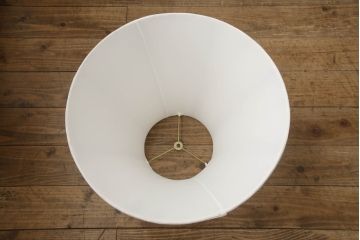 中古　展示品　美品!!　DREXEL HERITAGE(ドレクセルヘリテイジ)取り扱い　クリスタル　真鍮製　エレガントなデザインが魅力的な高級テーブルスタンド(卓上照明、シェード、テーブルスタンド、デスクスタンド、ナイトランプ)(R-066624)