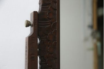 中古　軽井沢彫り　繊細な桜の彫刻が美しい姿見(スタンドミラー、鏡)(R-066625)